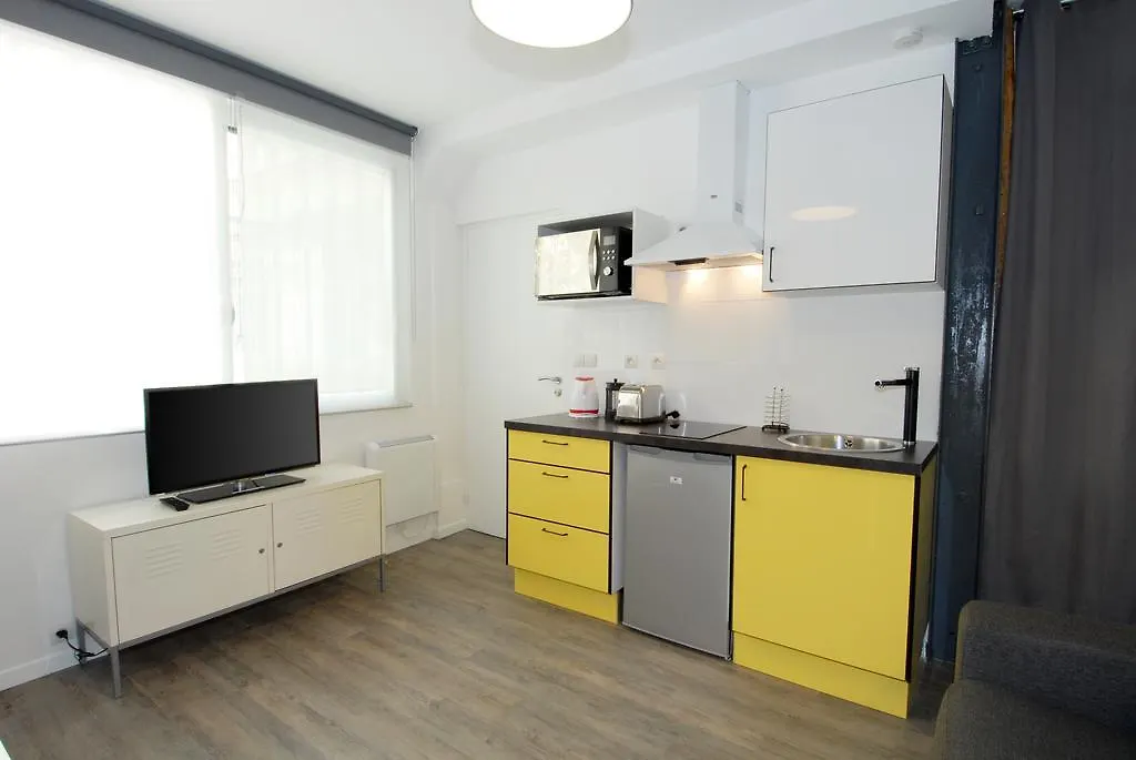 Apartment Transparent Marais Paris France